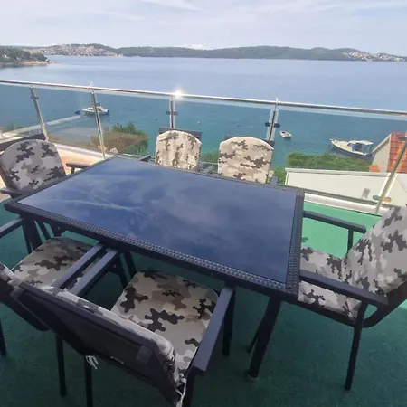 Three-bedroom With Sea View A2 Διαμέρισμα *