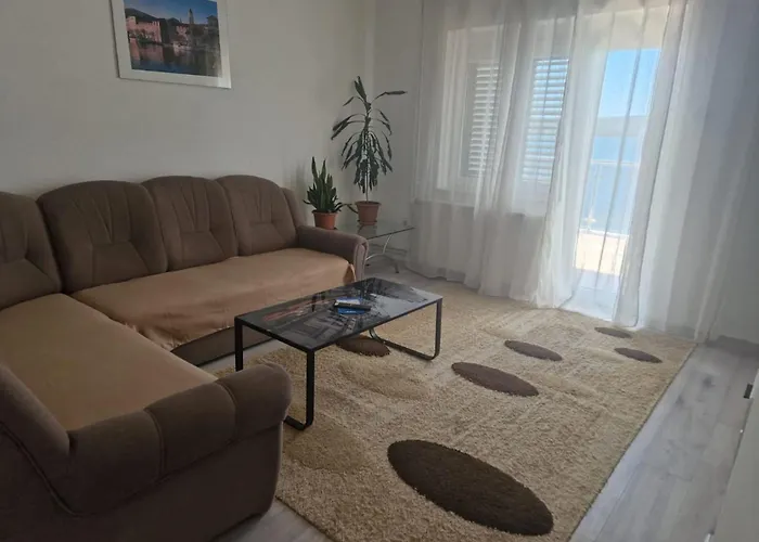 Three-bedroom With Sea View A2 *