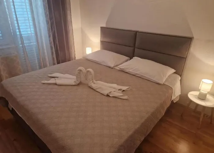 Apartment Three-bedroom With Sea View A2 *