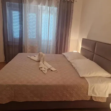 Three-bedroom With Sea View A2 아파트 *