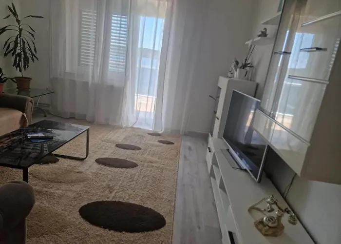 Three-bedroom With Sea View A2 公寓 特罗吉尔