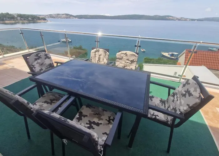 Three-bedroom With Sea View A2 公寓 *