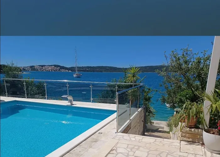 Three-bedroom With Sea View A2 公寓